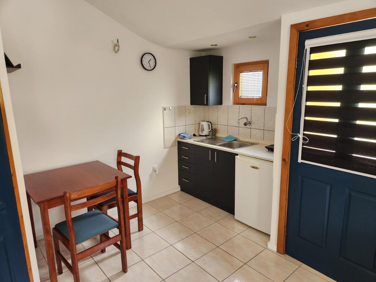 Pension Lale Pestani Exterior photo