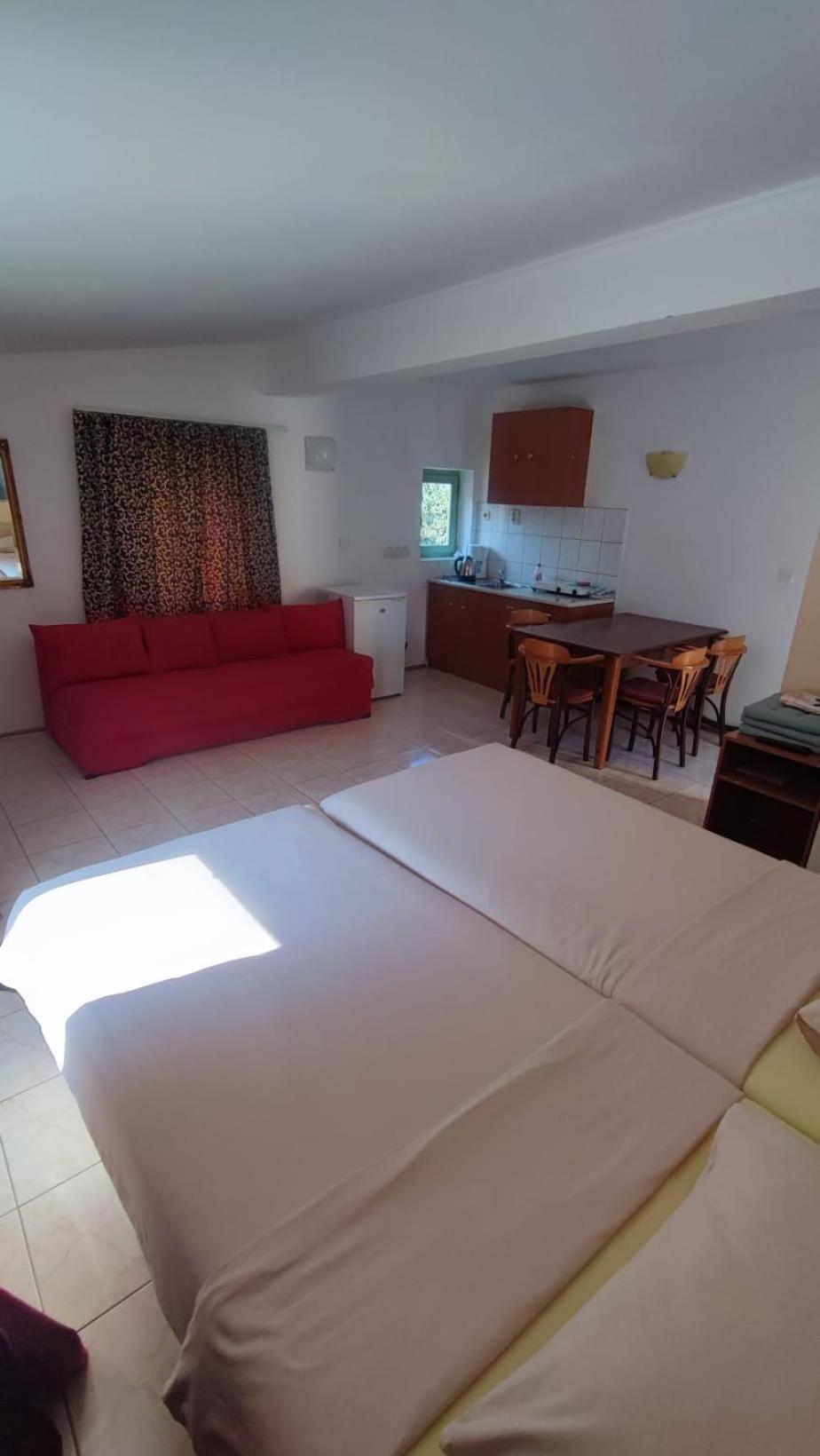 Pension Lale Pestani Exterior photo